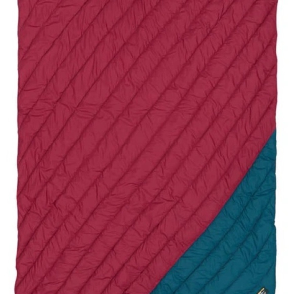 L.L. Bean Mountain Classic Camp Blanket in Spruce/Rich Berry